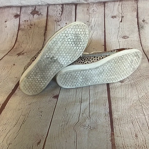 TORRID | Faux Leather Sneaker (WW) | Size 11W - Picture 3 of 9